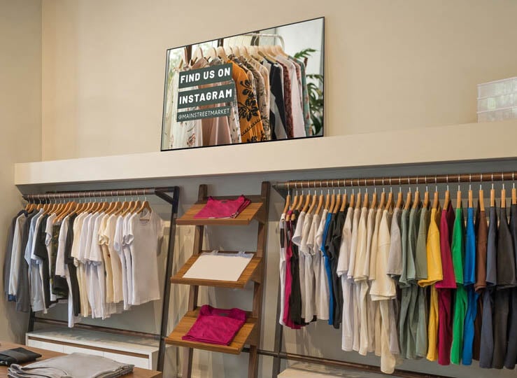 Digital signage for social media in a store